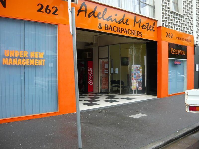 Adelaide Motel & Backpackers Екстер'єр фото