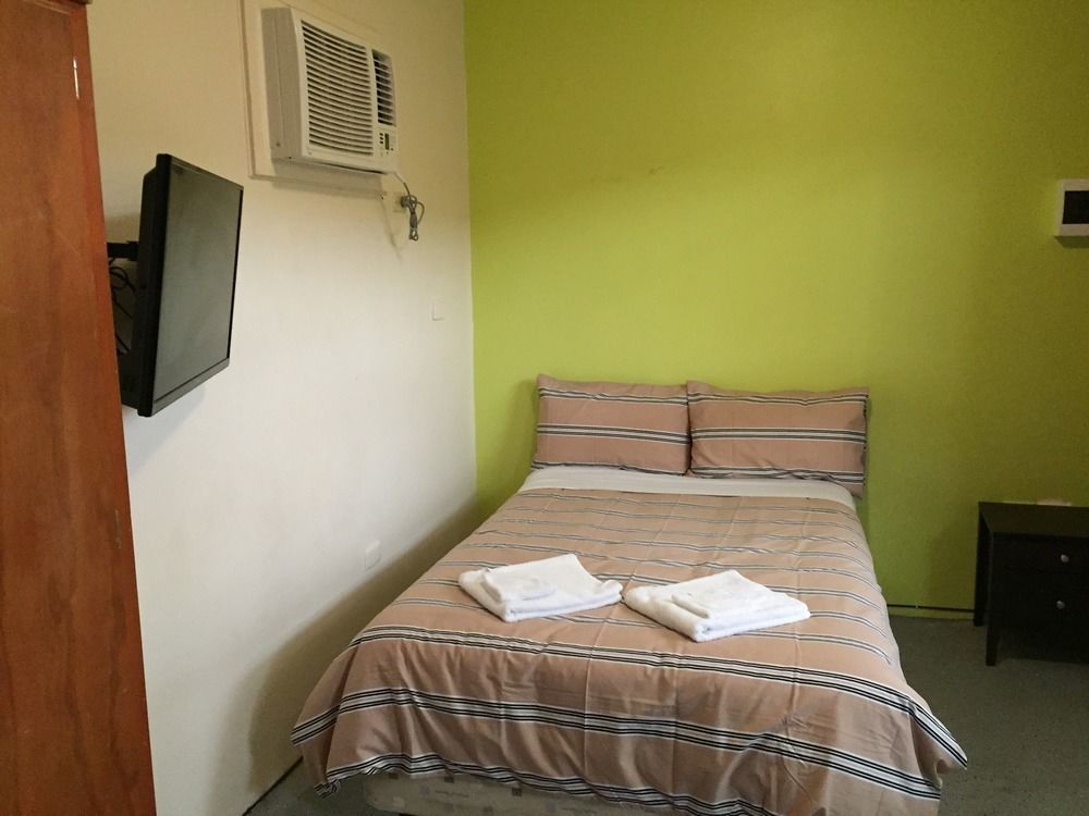 Adelaide Motel & Backpackers Екстер'єр фото