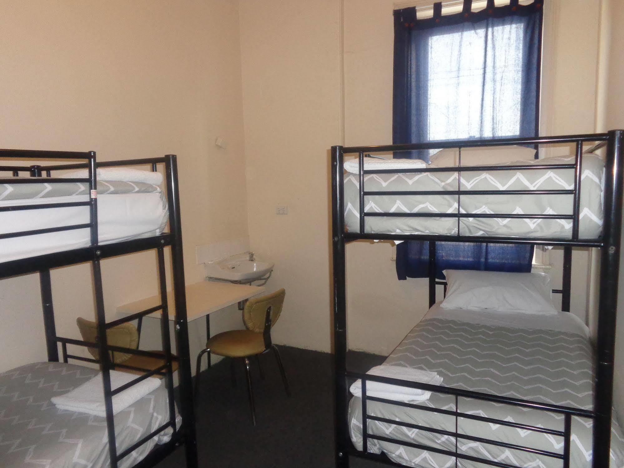 Adelaide Motel & Backpackers Екстер'єр фото