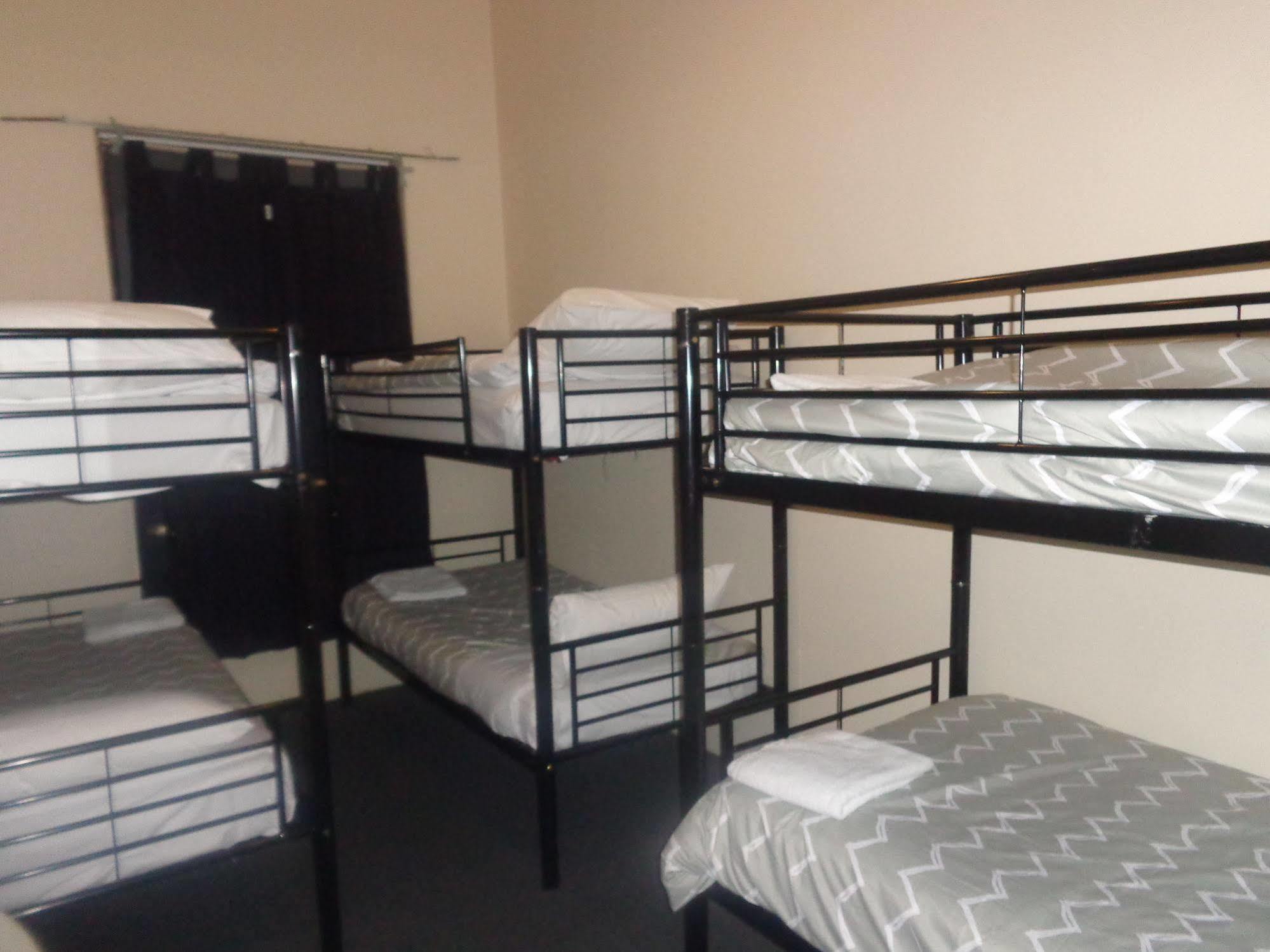 Adelaide Motel & Backpackers Екстер'єр фото