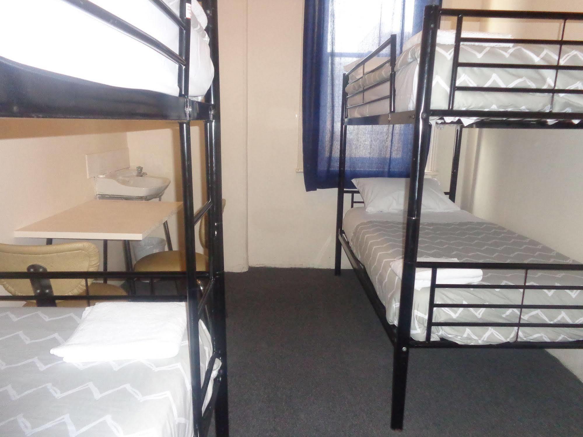 Adelaide Motel & Backpackers Екстер'єр фото