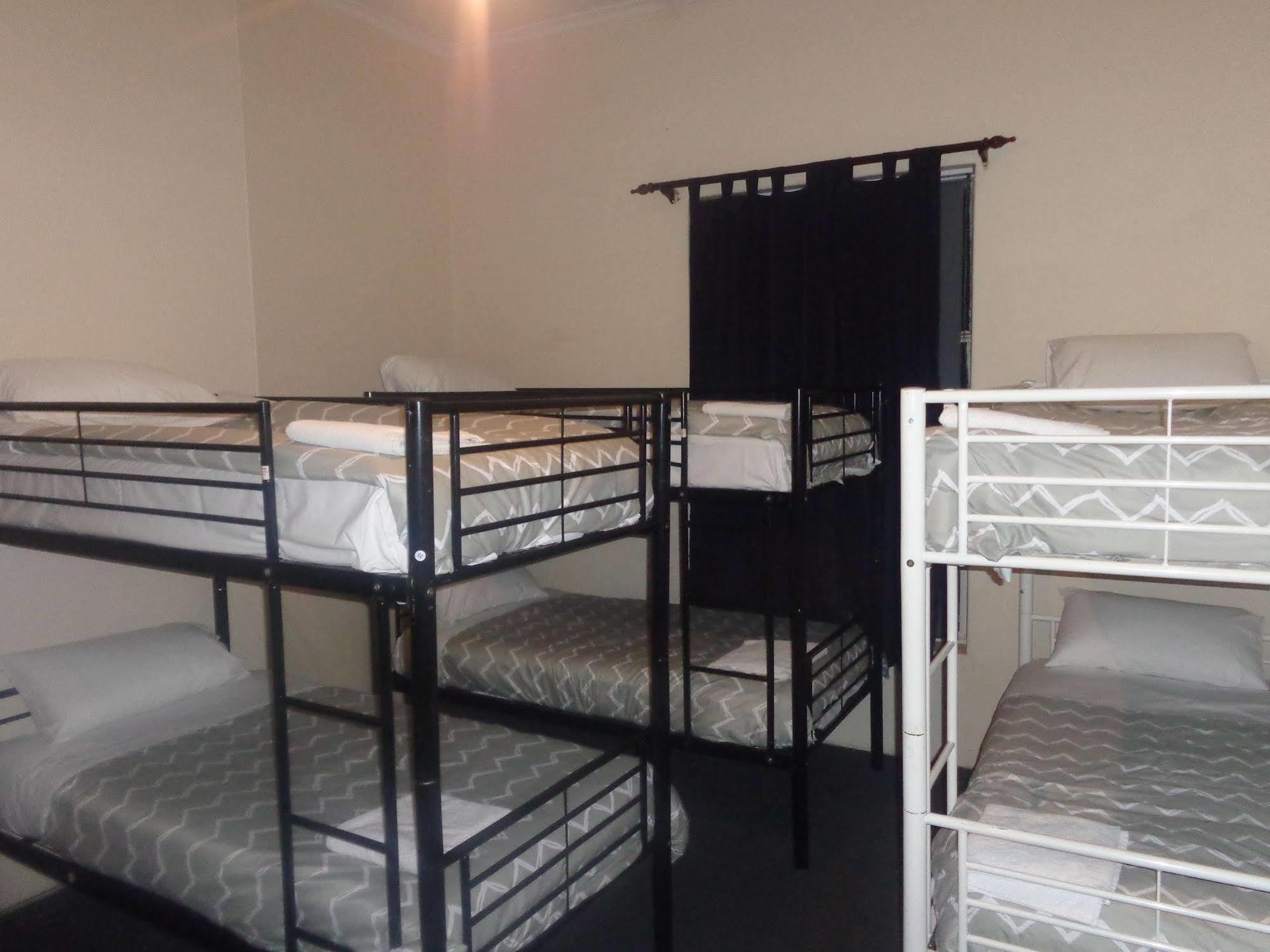 Adelaide Motel & Backpackers Екстер'єр фото